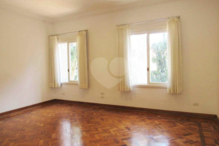 Casa à venda com 4 suítes no condomínio Chácara Flora, São Paulo - SP