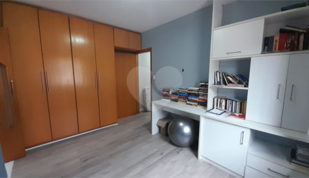 Sobrado à venda com 3 quartos, sendo 1 suíte,  em Jardim Prudência, São Paulo, SP