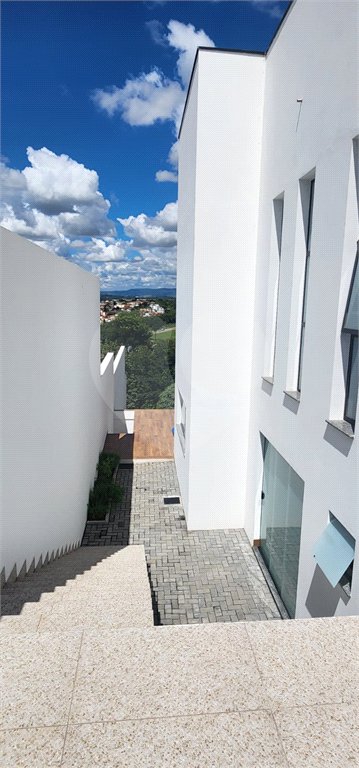 Casa à venda ou para alugar com 4 suítes no condomínio Residencial Delle Stelle, Louveira - SP
