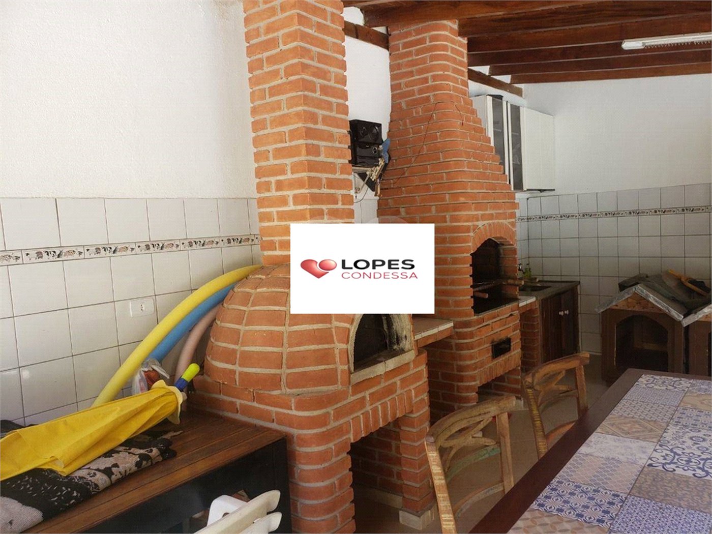 Casa à venda com 4 quartos, sendo 2 suítes, no condomínio Alpes da Cantareira, Mairiporã - SP