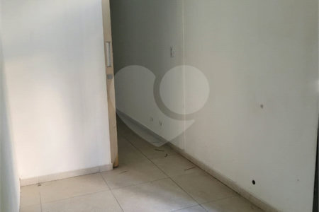 Salão para alugar em Vila Romanópolis, Ferraz de Vasconcelos, SP