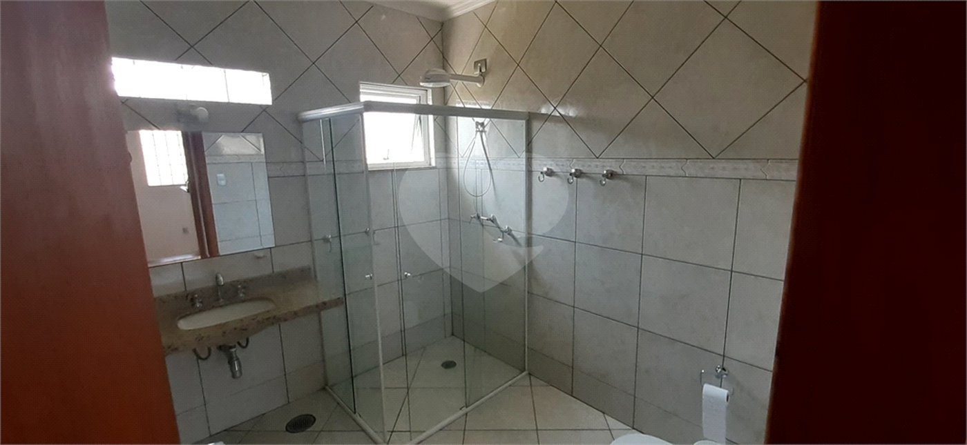 Sobrado à venda com 3 quartos, sendo 2 suítes, em Chácara Monte Alegre, São Paulo, SP