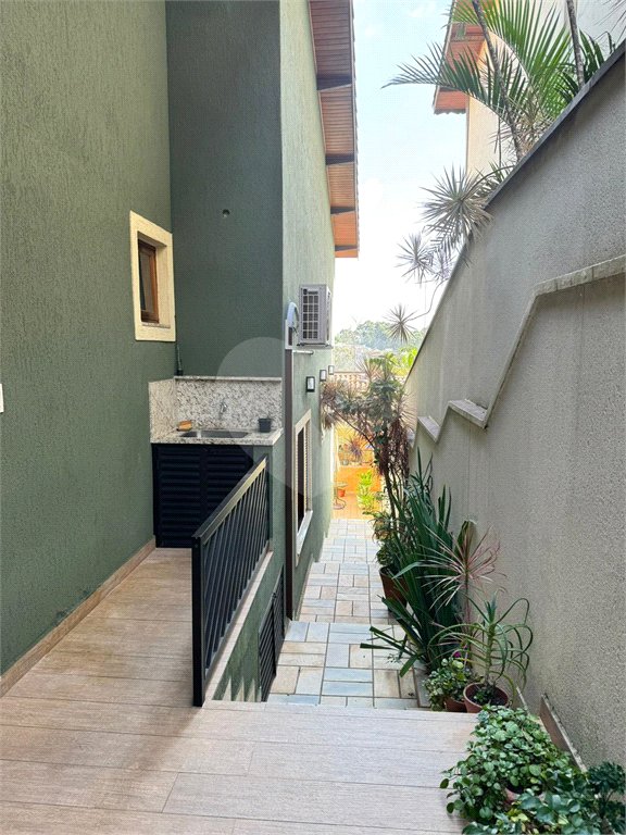 Casa à venda com 3 quartos, sendo 1 suíte, no condomínio Residencial Jardim das Flores 1510, Cotia - SP