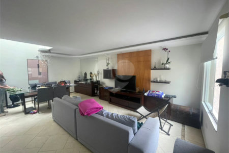 Casa à venda com 4 quartos, sendo 2 suítes, no condomínio Narandiba 23, São Paulo - SP