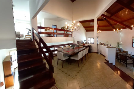 Casa à venda com 4 quartos, sendo 1 suíte, no condomínio Vale do Itamaracá, Valinhos - SP