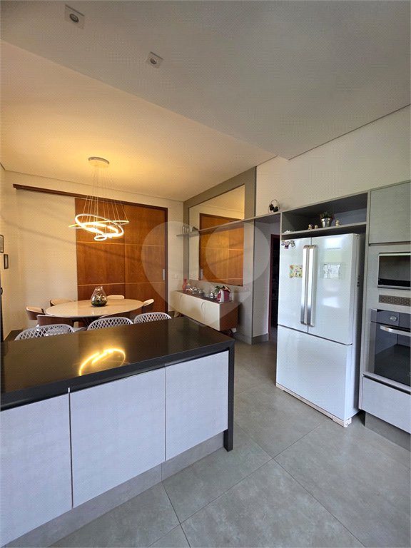 Casa à venda com 4 suítes no condomínio Residencial Jardim Primavera, Louveira - SP