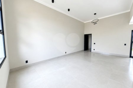 Casa à venda com 2 quartos, sendo 1 suíte, no condomínio Tivolli, Itapetininga - SP