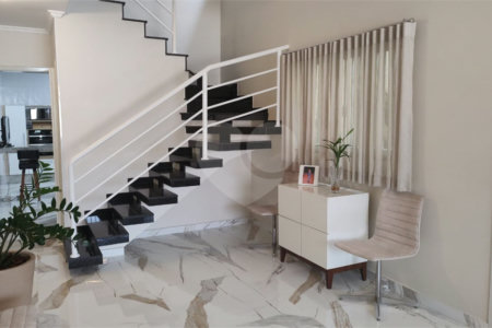 Sobrado à venda com 3 quartos, sendo 1 suíte, em Chora Menino, São Paulo, SP
