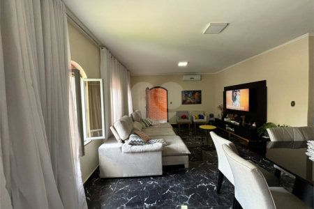 Casa à venda com 3 quartos, sendo 1 suíte,  em Vila Nivi, São Paulo, SP