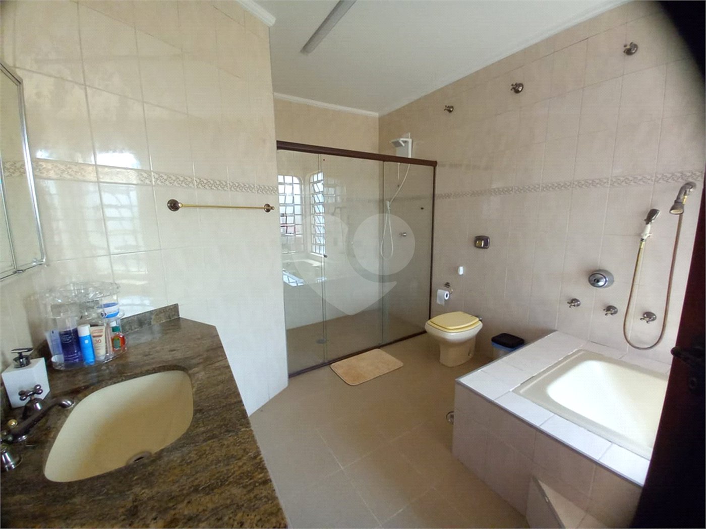 Sobrado à venda com 4 quartos, sendo 1 suíte, em Tremembé, São Paulo, SP