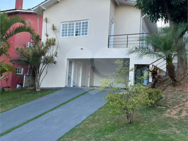 Casa à venda com 4 quartos, sendo 1 suíte,  no condomínio Jardim das Acácias, Cotia - SP