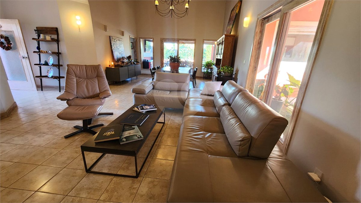 Casa à venda com 4 quartos, sendo 2 suítes, no condomínio Residencial Jardim Primavera, Louveira - SP