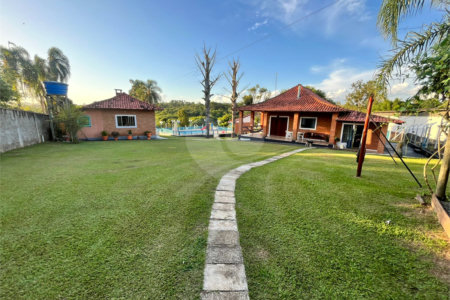 Chácara à venda com 6 quartos, sendo 1 suíte,  em Cercadinho, Alambari, SP