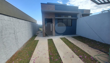 Casa à venda com 2 quartos, sendo 1 suíte,  em Jardim Santo Antônio, Atibaia, SP