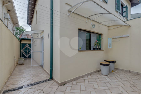 Sobrado à venda com 4 quartos, sendo 1 suíte, em Alto da Boa Vista, São Paulo, SP