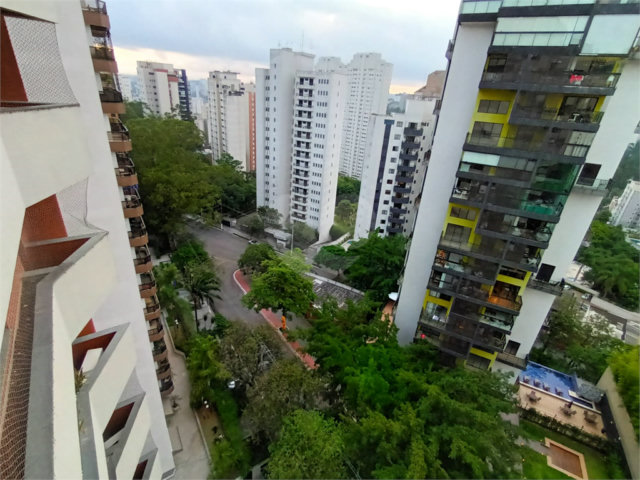 Apartamento à venda com 3 quartos, sendo 1 suíte,  em Jardim Sul, São Paulo, SP