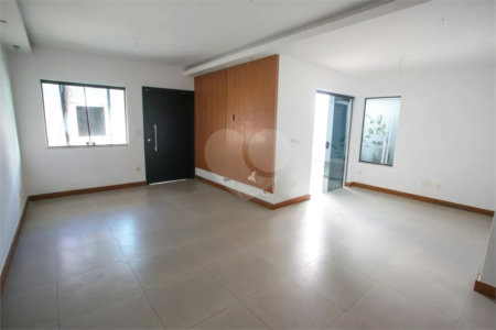 Casa à venda com 4 quartos, sendo 3 suítes, no condomínio Lícia de Alvarenga, Rio de Janeiro - RJ