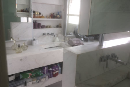 Apartamento à venda com 4 quartos, sendo 3 suítes, em Moema, São Paulo, SP