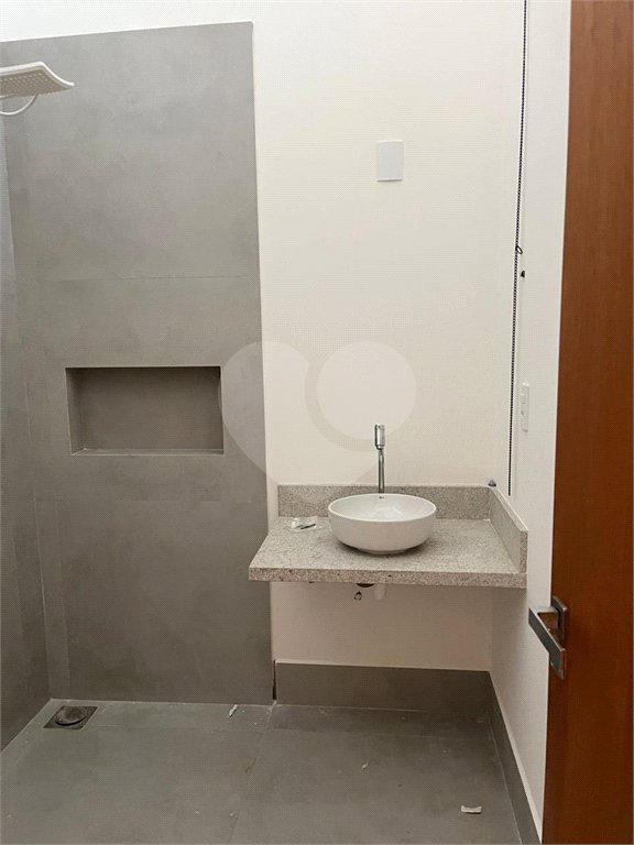 Casa à venda com 3 quartos, sendo 1 suíte, no condomínio Portal dos Sabiás, Itu - SP