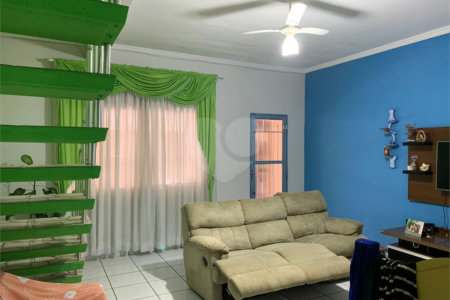 Sobrado à venda com 3 quartos, sendo 2 suítes, em Jardim São Lázaro, Ferraz de Vasconcelos, SP