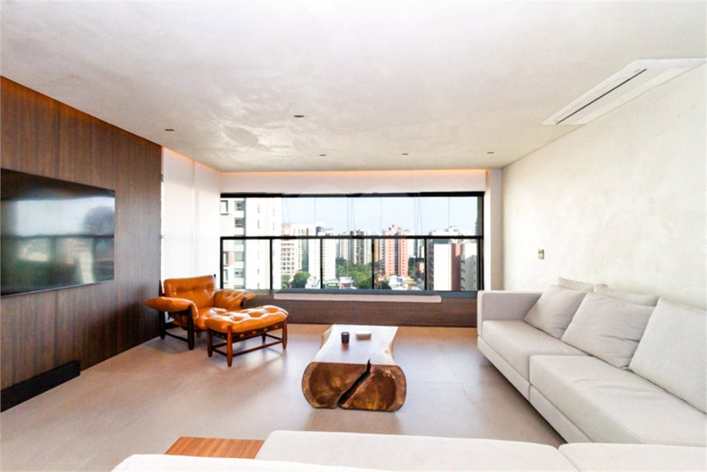 Apartamento à venda com 3 quartos, sendo 1 suíte, em Vila Mariana, São Paulo, SP