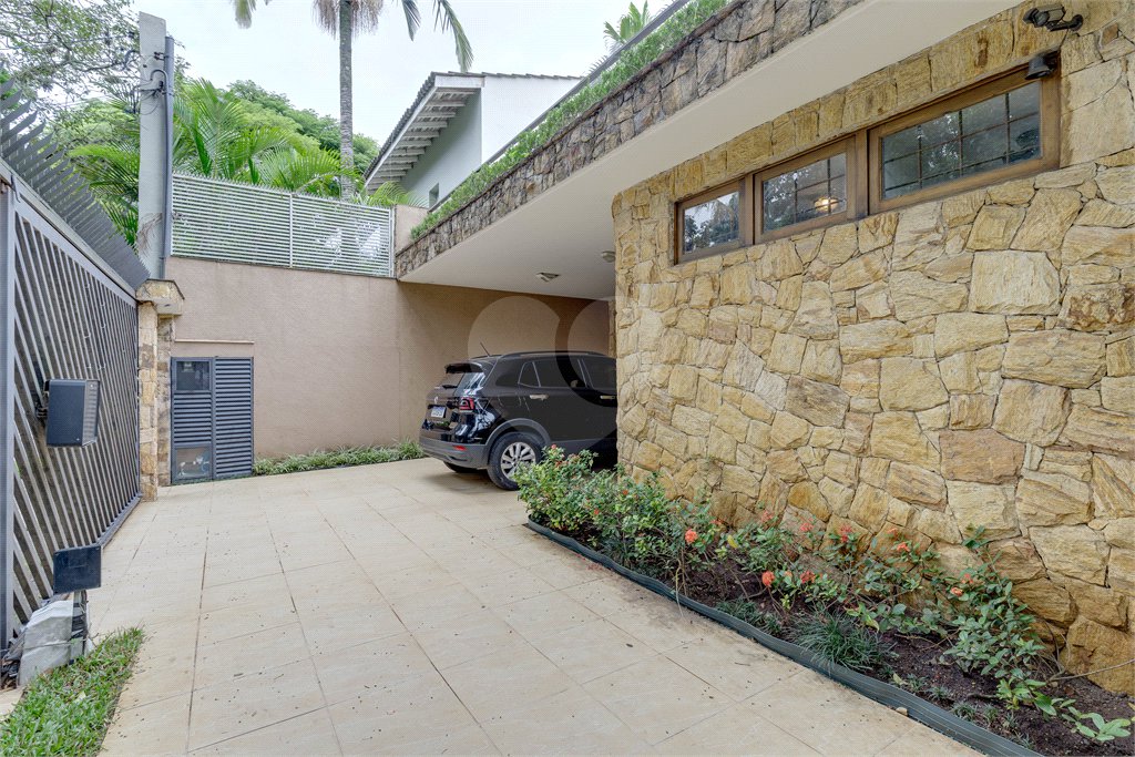 Sobrado à venda com 4 quartos, sendo 2 suítes, em Brooklin Velho, São Paulo, SP