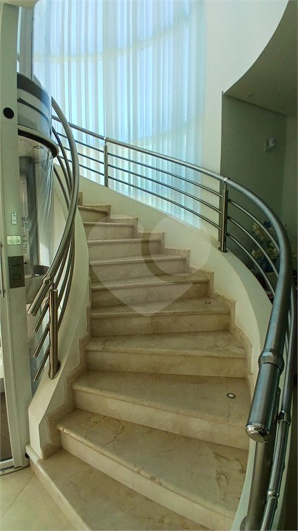 Casa à venda com 3 suítes no condomínio Figueira Garden, Atibaia - SP