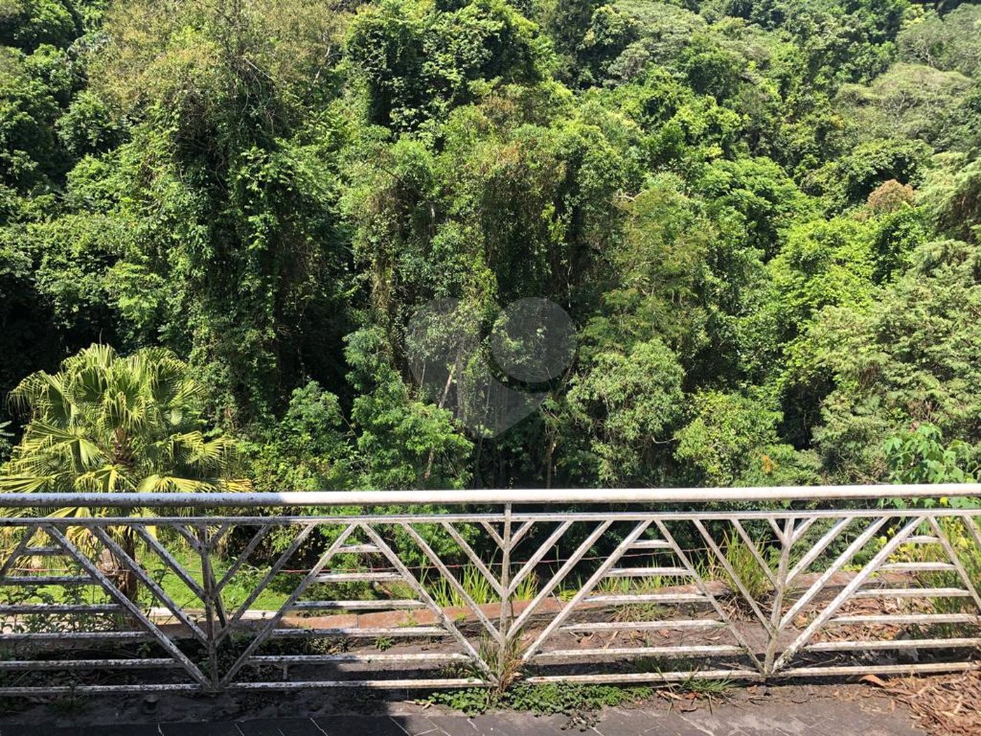Casa à venda com 3 quartos, sendo 1 suíte, no condomínio Parque Suiça, Caieiras - SP