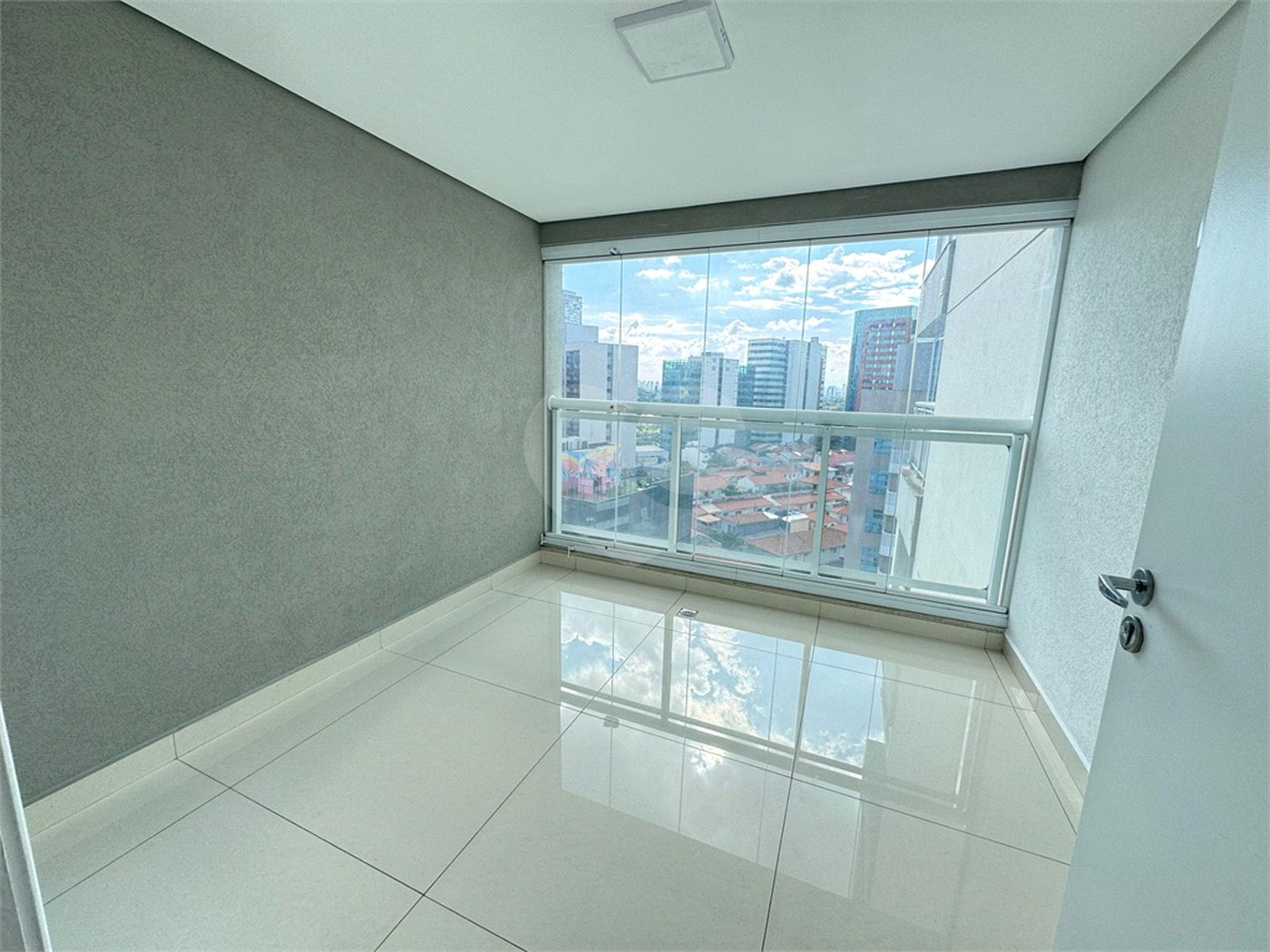 Apartamento à venda com 3 quartos, sendo 1 suíte, em Pinheiros, São Paulo, SP