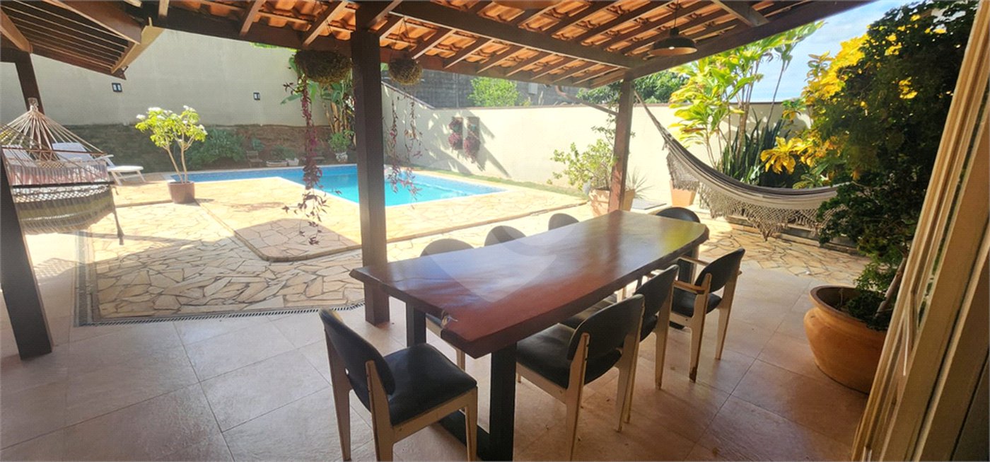 Casa à venda com 4 quartos, sendo 2 suítes, no condomínio Delle Stelle, Louveira - SP