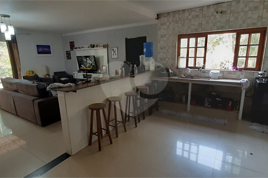 Sobrado à venda com 3 quartos, sendo 1 suíte, em Serra da Cantareira, Mairiporã, SP