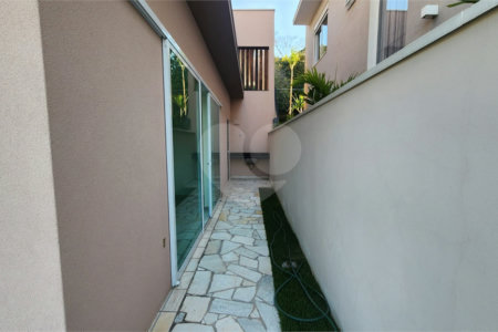Casa à venda com 4 suítes no condomínio Santa Isabel I, Louveira - SP