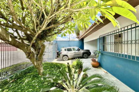 Sobrado à venda com 4 quartos, sendo 2 suítes, em Jardim Jussara, São Paulo, SP