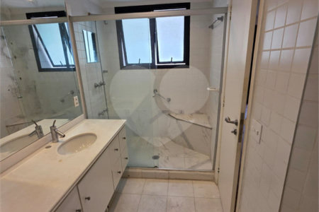 Apartamento à venda com 3 suítes em Vila Uberabinha, São Paulo, SP