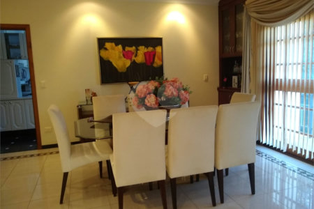 Casa à venda com 4 quartos, sendo 2 suítes, no condomínio Osato, Atibaia - SP