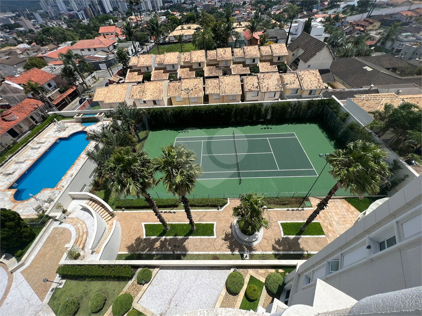 Apartamento à venda com 4 quartos, sendo 2 suítes,  em Vila Oliveira, Mogi das Cruzes, SP