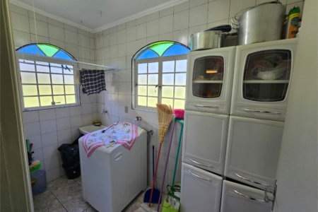 Chácara à venda com 4 quartos, sendo 1 suíte, em Cercadinho, Alambari, SP