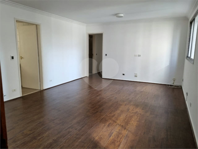 Apartamento à venda ou para alugar com 3 quartos, sendo 1 suíte,  em Moema, São Paulo, SP
