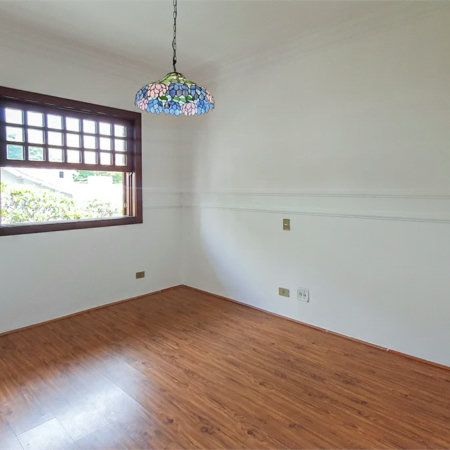 Casa à venda com 4 quartos, sendo 3 suítes,  no condomínio Vila das Flores, São Paulo - SP