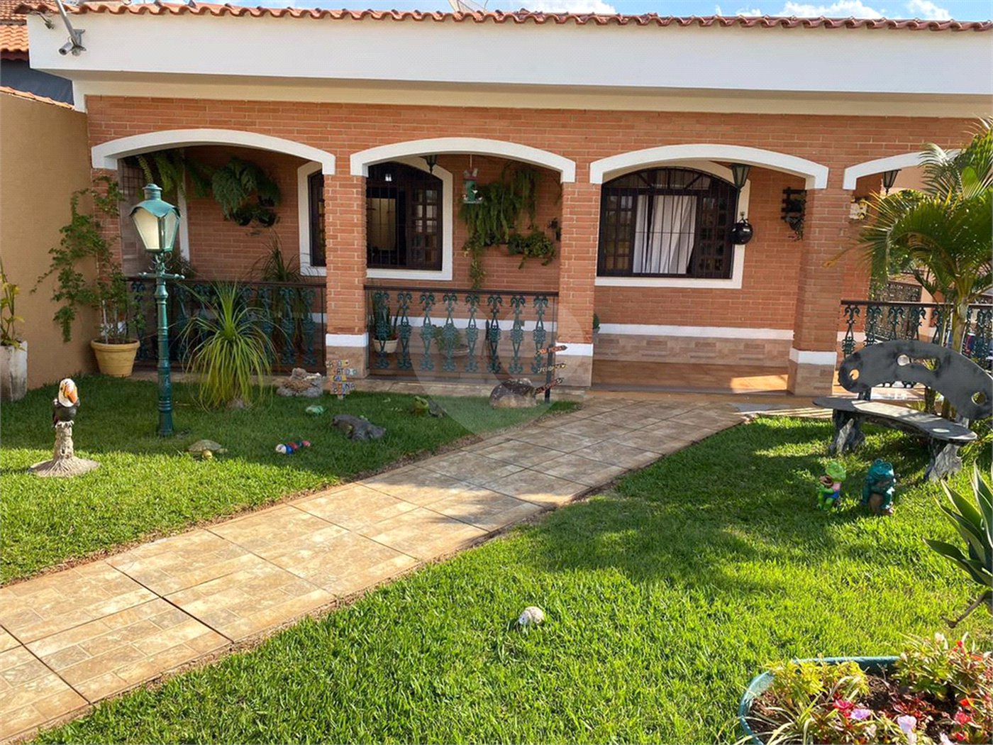 Casa à venda com 3 quartos, sendo 1 suíte, no Centro, Bom Jesus dos Perdões, SP