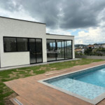Casa à venda com 3 suítes no condomínio Shamballa III, Atibaia - SP