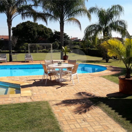 Casa à venda com 4 quartos, sendo 2 suítes, no condomínio Monte Belo, Salto - SP