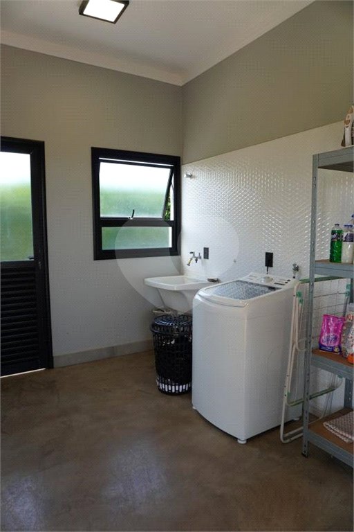 Casa à venda com 4 quartos, sendo 2 suítes, no condomínio Primavera, Salto - SP