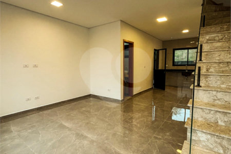 Sobrado à venda com 2 suítes em Vila São Paulo, Mogi das Cruzes, SP