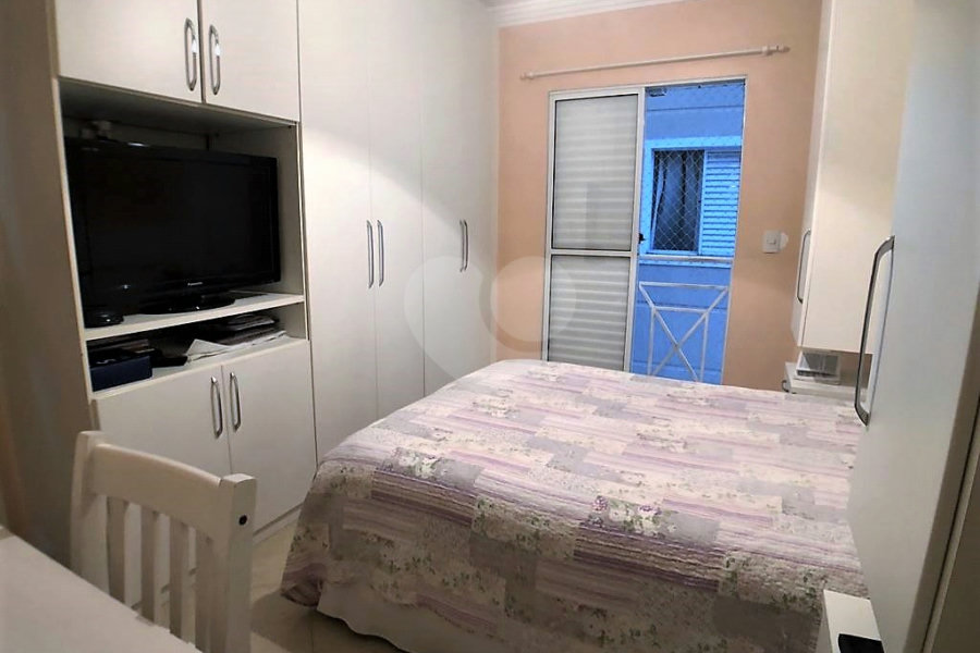 Casa à venda com 3 quartos, sendo 1 suíte, no condomínio Res Vista Verde, São Paulo - SP