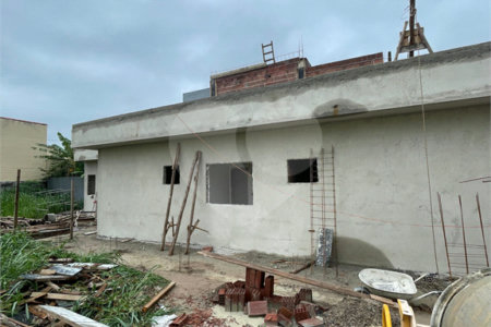 Casa à venda com 3 quartos, sendo 2 suítes, no condomínio Grand Park, Rio de Janeiro - RJ