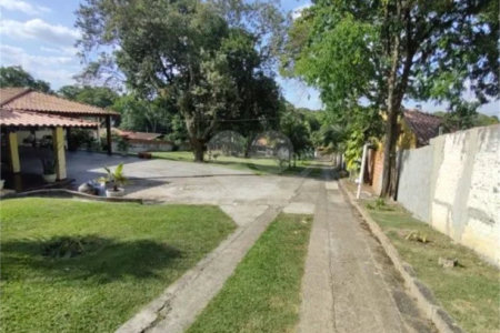 Casa à venda com 5 quartos, sendo 4 suítes, no condomínio Chácaras Flórida, Itu - SP