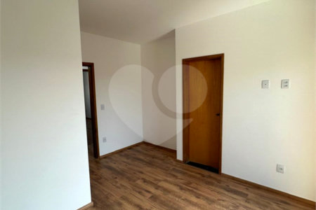 Sobrado à venda com 3 quartos, sendo 1 suíte,  em Jardim Esperança, Mogi das Cruzes, SP