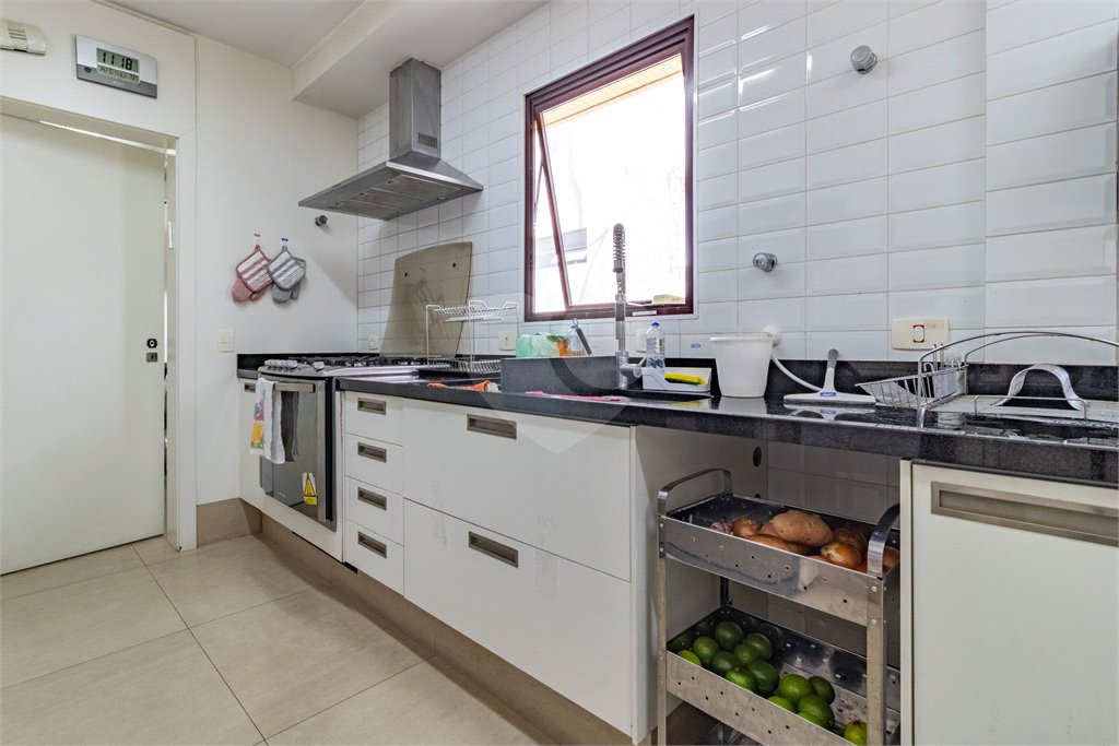 Apartamento à venda com 4 quartos, sendo 3 suítes, em Santa Cecília, São Paulo, SP