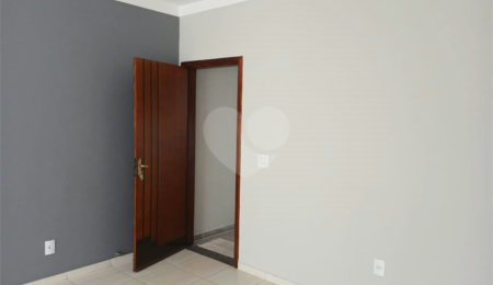 Casa de Vila à venda com 3 quartos, sendo 1 suíte,  em Jardim Wanel Ville V, Sorocaba, SP